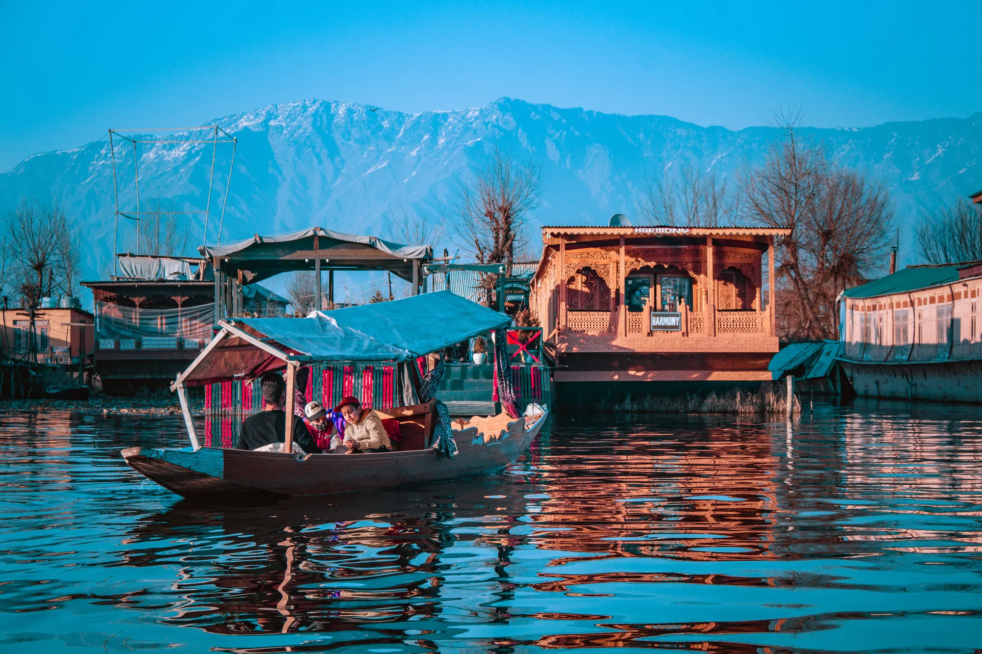 Dream Valley Travels — Luxury Houseboat on Dal Lake, Kashmir